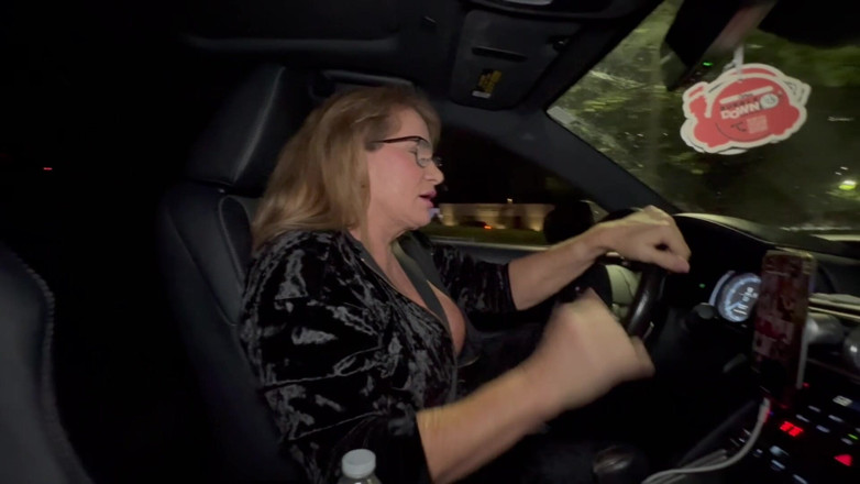 Island Boy Vids: Pemandu Uber Lana Lee memikat saya untuk lebih daripada menunggang