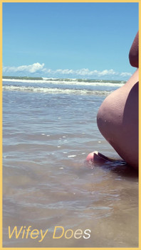 Wifey Ama Disfrutar De La Playa Desnuda