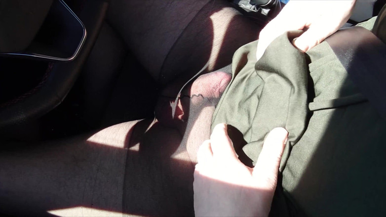 Carmen_Nylonjunge: Sexy Pause Mit Dem Auto in Schwarzer Feinstrumpfhose