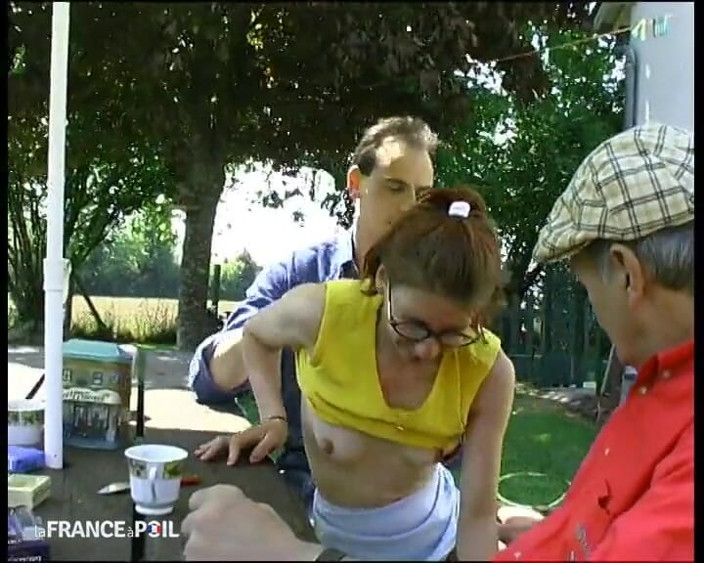 French Wives Offered: 피크닉에서 님포 갱뱅 쌍안경!