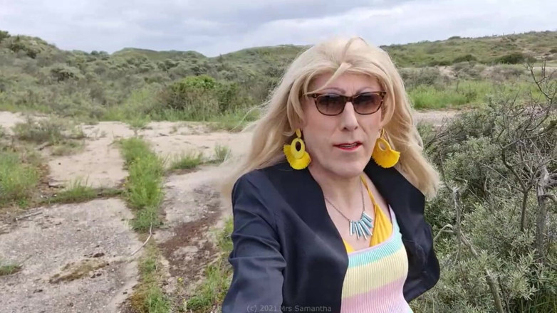 Mrs Samantha: Paní Samantha pracuje na tanlinech v horkých žlutých bikinách