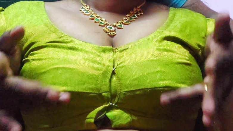 Desi Mohini: Bộ ngực Ấn Độ