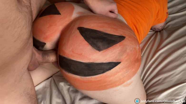 Olivia Bay: Gigantyczna dynia halloweenowa - trick or treat part 2