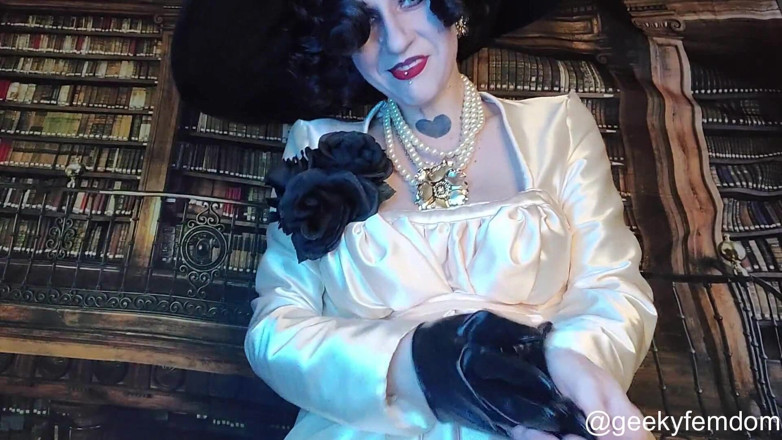 Geeky Femdom: Lady Dimitrescu'nun evcil hayvanı
