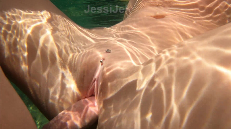 JessiJek: Crazy Sex Underwater Great Anal Creampi in the Water Jessijek