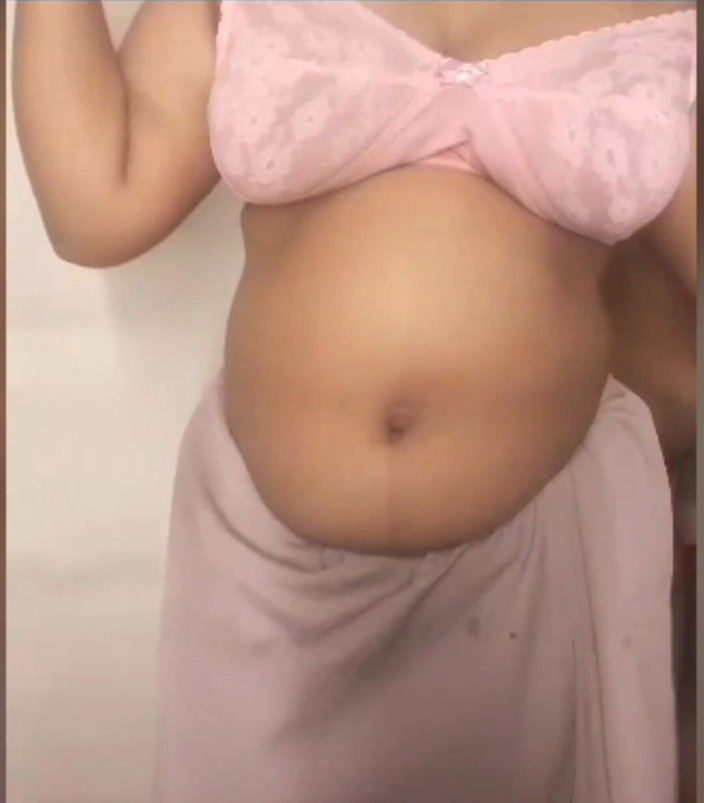 Jesmin18: Bangladeschisches sexy Bhabi mit freund gefickt
