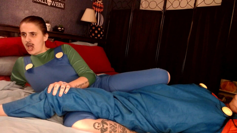 Abby Anna: Lesbian cosplay mario dan luigi scissoring