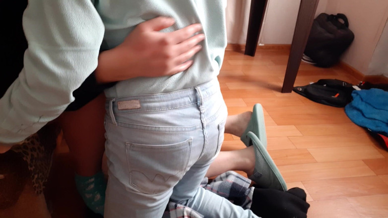 Lesbian-illusion: Pizdă și cur lesbian pervers care mănâncă sandviș