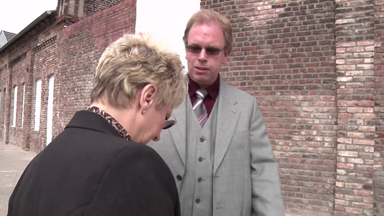 Retro German Muttis: Nemțoaica excitată Oma călărește pula tare ca o curvă matură...