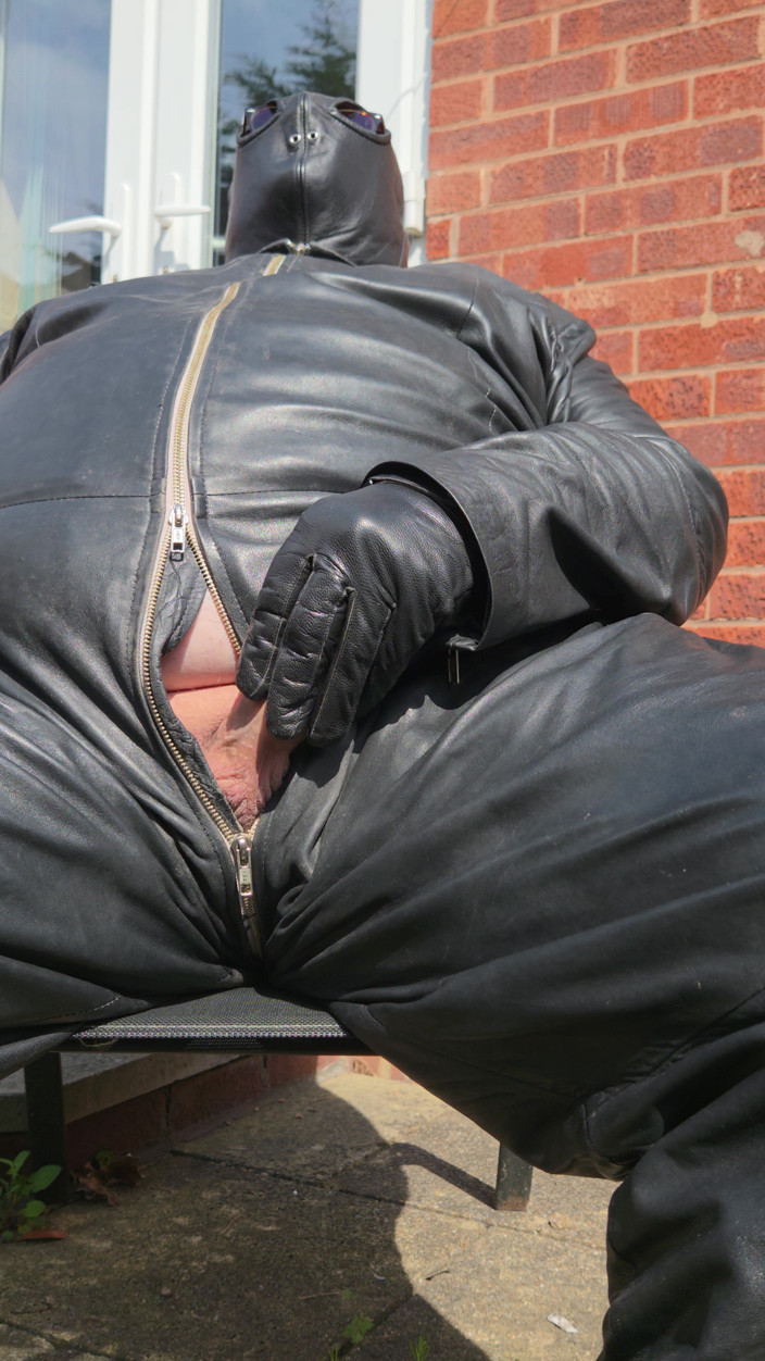 Leatherman63: Couro ao sol