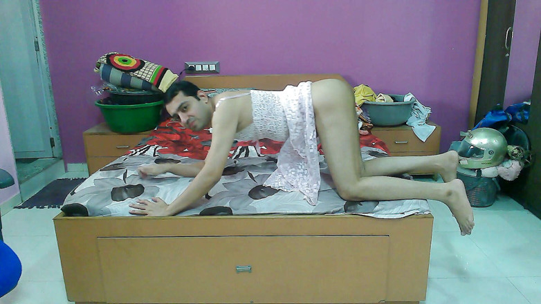Cute & Nude Crossdresser: Dễ thương sissy crossdresser kẹo mút ngọt ngào trong một đêm...