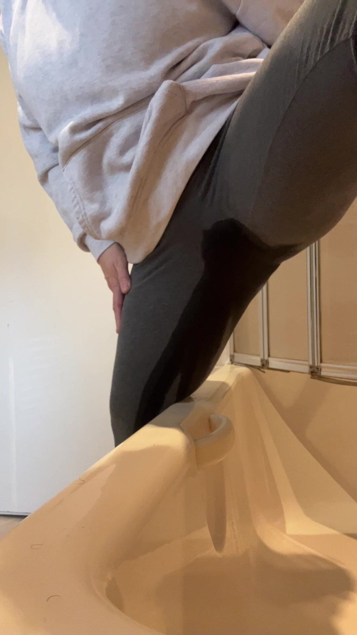 Lustful Libertines: Graue Leggingsbenetzung