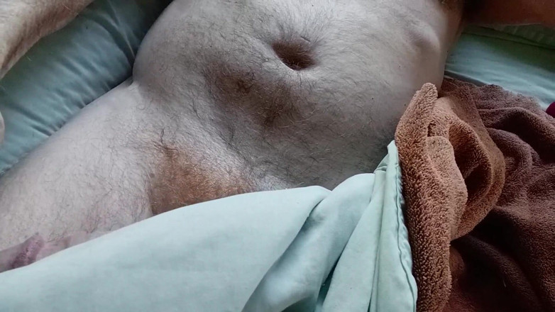 Hairyartist: Naakte stiefvader verhaaltijd