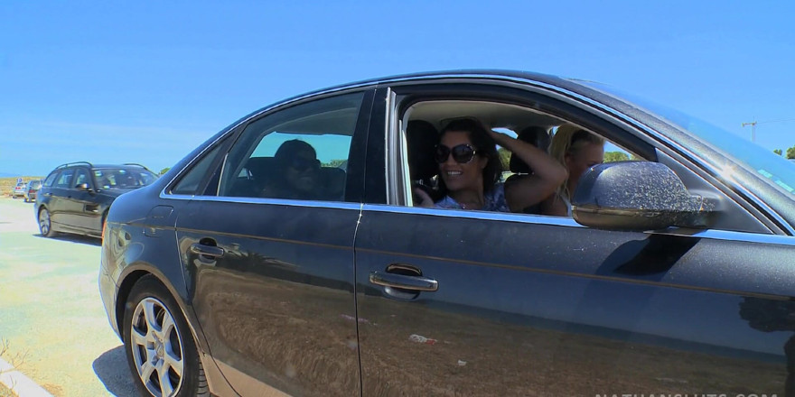 Nathansluts: Ceha Carla Cox fute cu degetul 2 lesbiene spaniole pe care...