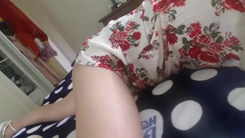 Dani Leg: Dani ko tain pentihoj men apni seksi mahilaon ke pair...