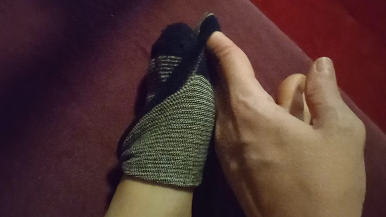 Carmen40: Hermosas piernas blancas de las que me quito los calcetines