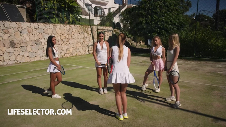 LifeSelector: 레즈보스 Alexis Crystal과 블랙 엔젤과의 발정난 쓰리섬 섹스