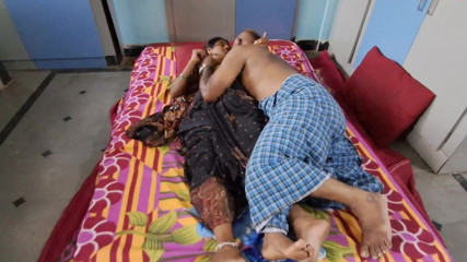 Desi palace: Une MILF desi indienne mariée se fait baiser, dernier rapport...