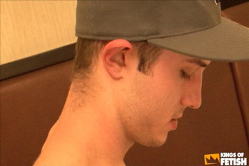 Gay Diaries: Un twink avec un chapeau baise un mec tatoué au...