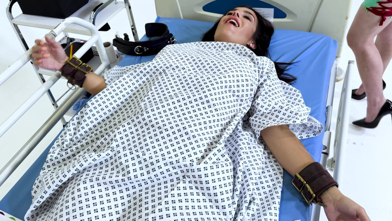 Latina Fetish: Lateks Medical Play: Latina w Powściągliwości, Zakneblowany i Made to...