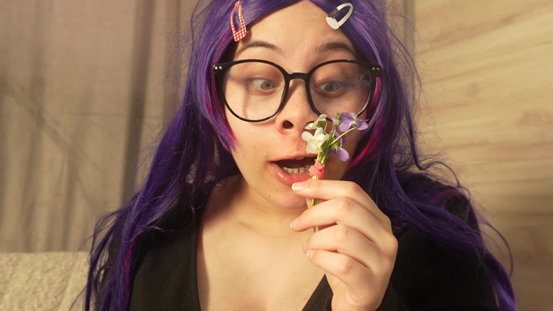 AmayaMori: Éternuement non-stop après avoir reniflé cette fleur, elle s’est dégénérée...
