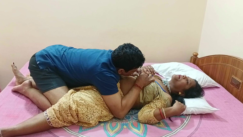 Popmini: Indische sexy getrouwde Bhabhi romantische pijpbeurt en hete seks in...