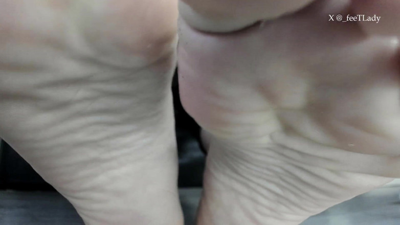 Feet lady: Zakurzona, z zapachem, tuż przed twarzą