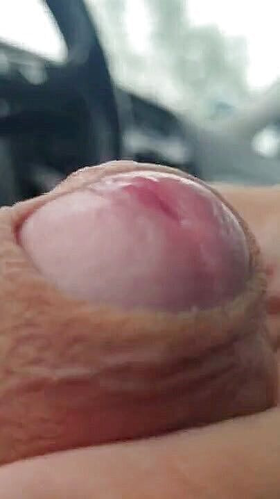 Dickflasher: Masturberen op een parkeerplaats van een colege