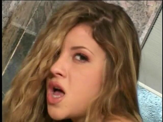 Anal seduction: Bathtime Fuck for Hot for It Teen