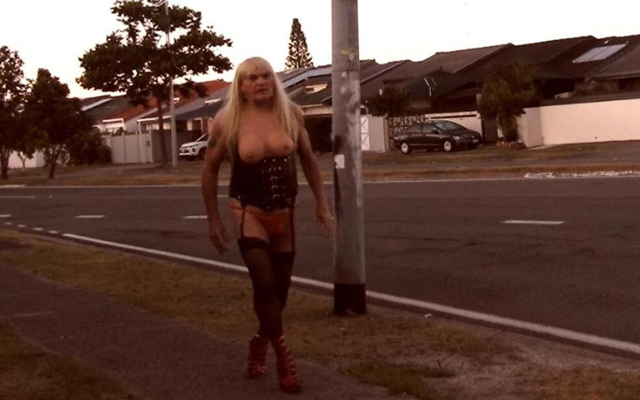 Sissy Becky: Sissyslutbecky all'aperto come una troia