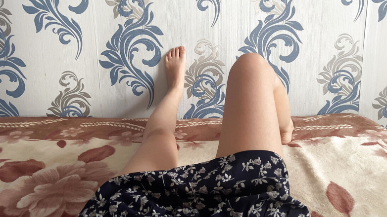 Alexa Holly: Szarpnij moje seksowne nogi i cipkę