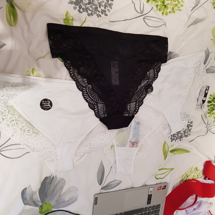 Uk Joolz: J'essaye ma nouvelle culotte vraiment grosse