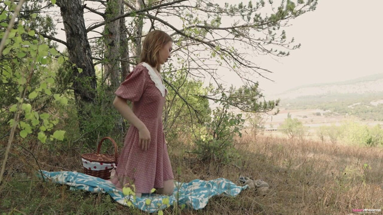 Teen Dreams: Лана грає на відкритому повітрі своїм ділдо