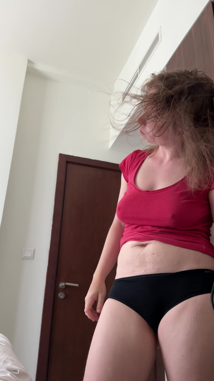 SweetLucy96: Cantik pirang dengan payudara besar