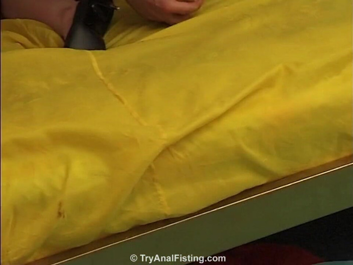 Try Fisting: Cuarteto bisex y fisting anal