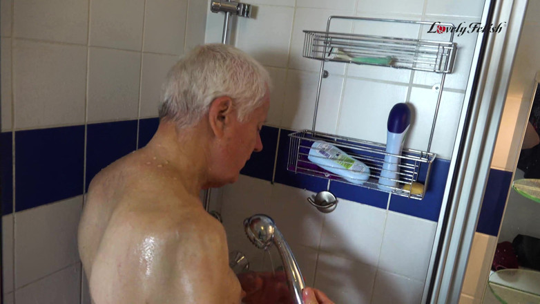 Lovely Male Fetish: Được gửi đến phòng tắm và cạo lông