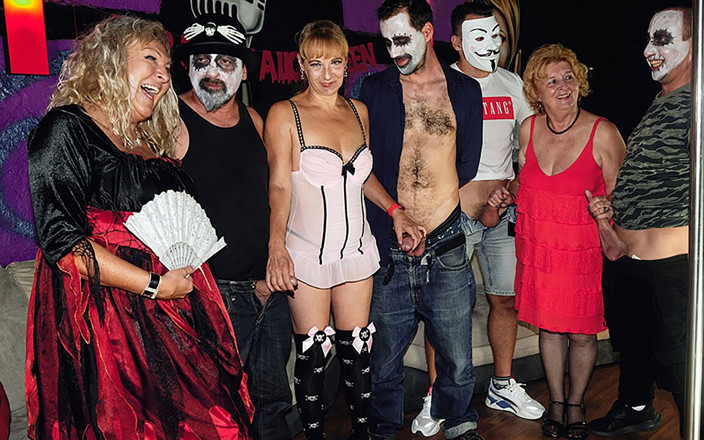 Only Taboo: Soirée anale mature d'Halloween, orgie