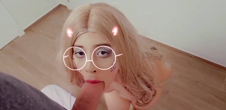 Latinascachondas: Une Latina blonde à gros cul suce et baise