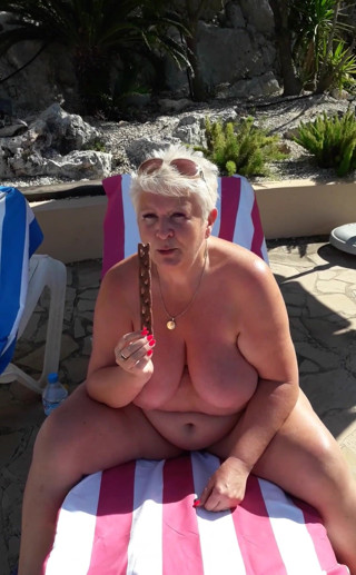 Uk Joolz: Curly Wurly nua! Derretendo ao sol.