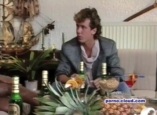 Porno Cloud: Samanta fuerte y amigos