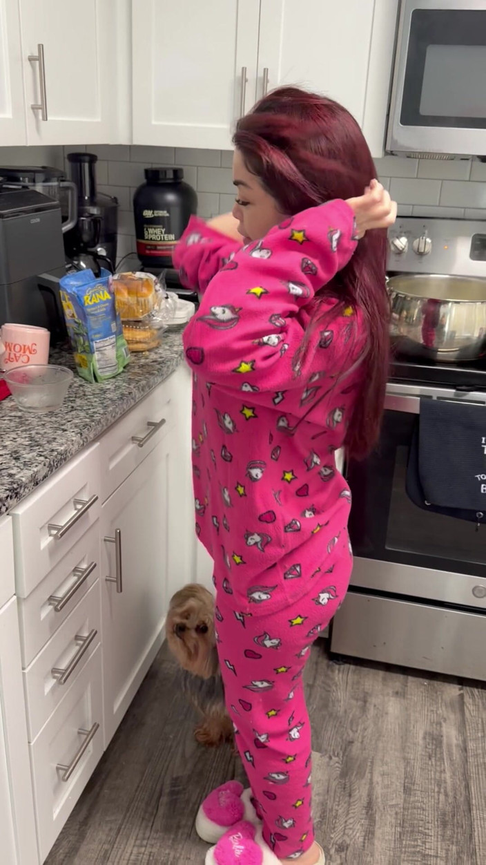 TefyLove20: Un gros cul pour ta petite bite humiliée