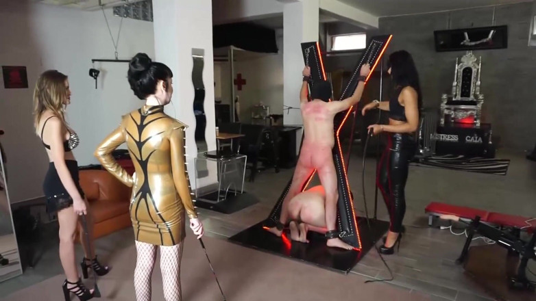 Lady Mesmeratrix Official: Trois nanas femdom fouettent et punissent leurs esclaves