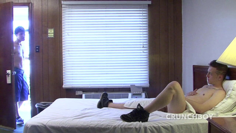 Gaybareback: Jeune Hetero Accept De Se Faire Sucer Par Un Gay