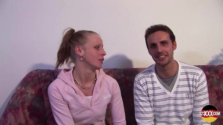 123XXX - 100% Amateurs: Elle adore se faire éjaculer sur les seins