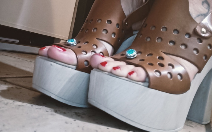 Blair_Waldorf: 핥을 준비가 된 섹시한 신발을 신은 발