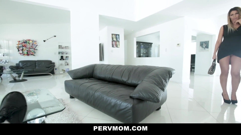 PervMom: Perv stepson spies on busty MILF Makayla Cox getting dressed