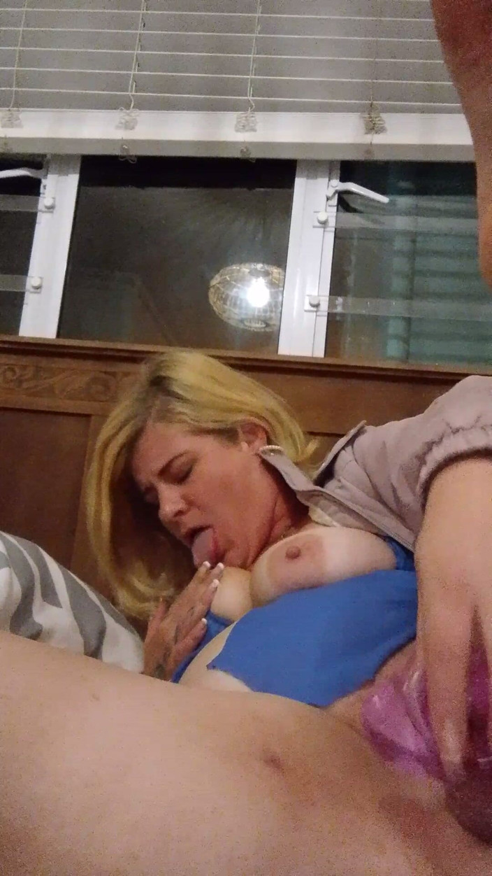 Giselle Lacey: La ragazza solitaria si bagna