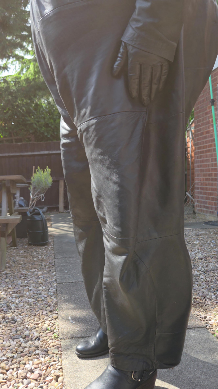 Leatherman63: Leder in der Sonne