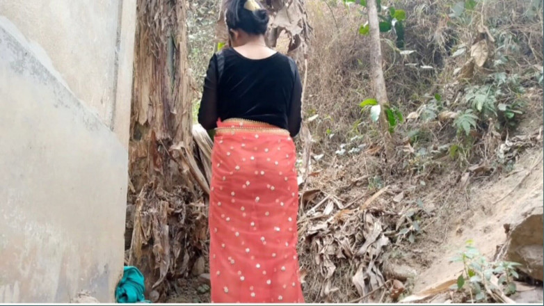 Juli Dixit: Jungle Me Juli Ko Pela / Juli Fuck em selva