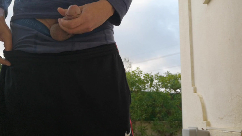 Rafael Torreano: Masturbación temprano en la mañana afuera en el jardín